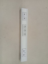 Brüstungskanal mit Steckdosen